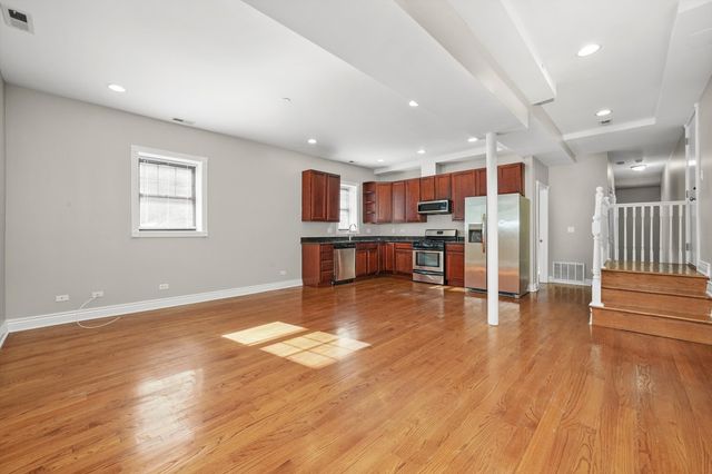 6300 N Rockwell Street G, Chicago, IL 60659