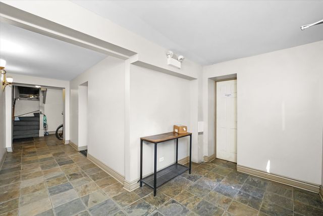 6300 N Rockwell Street G, Chicago, IL 60659