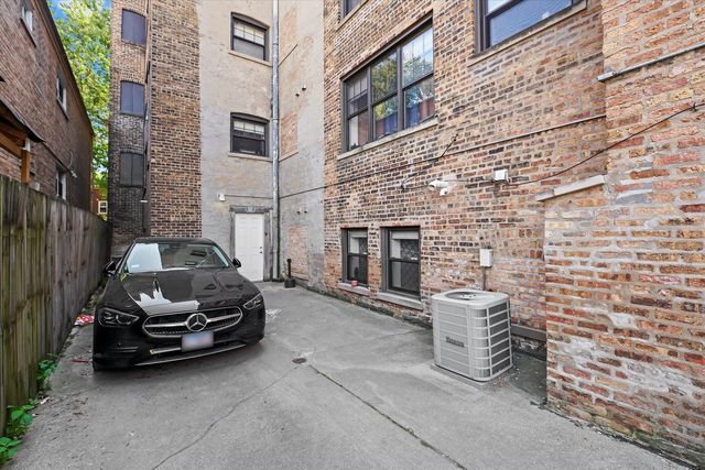 6300 N Rockwell Street G, Chicago, IL 60659