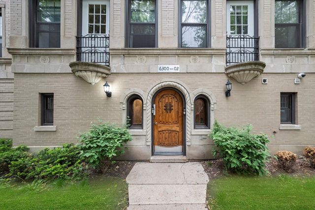 6300 N Rockwell Street G, Chicago, IL 60659