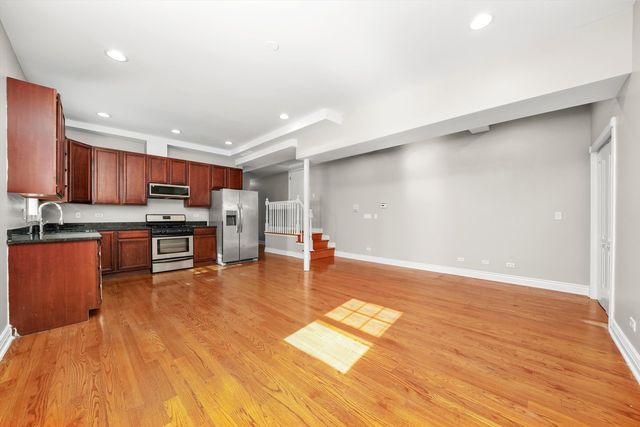 6300 N Rockwell Street G, Chicago, IL 60659