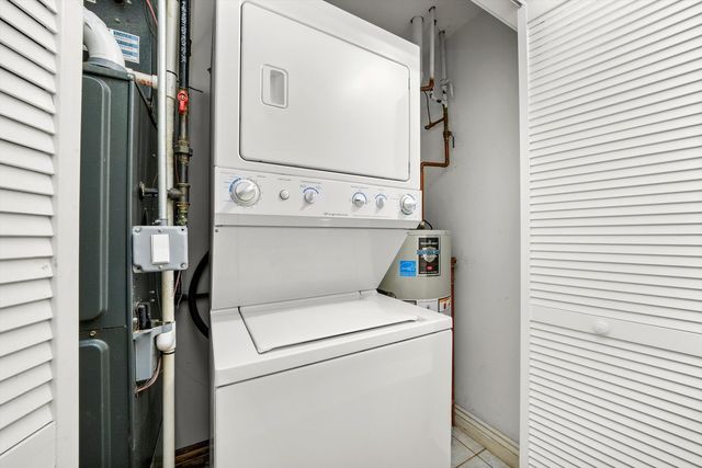 6300 N Rockwell Street G, Chicago, IL 60659