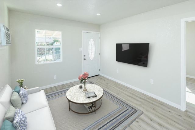 2749 Ellen St, Sacramento, CA 95815