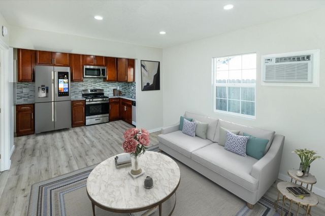 2749 Ellen St, Sacramento, CA 95815