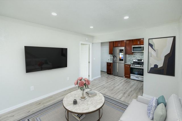 2749 Ellen St, Sacramento, CA 95815