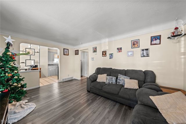 3817 Woodbridge Avenue, Cleveland, OH 44109