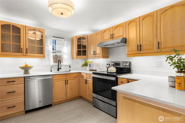 14052 Midvale Avenue N, Seattle, WA 98133