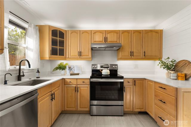 14052 Midvale Avenue N, Seattle, WA 98133