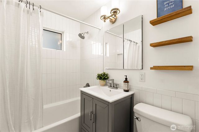 14052 Midvale Avenue N, Seattle, WA 98133