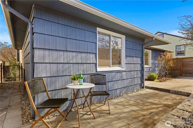 14052 Midvale Avenue N, Seattle, WA 98133