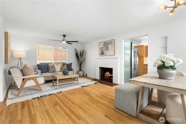 14052 Midvale Avenue N, Seattle, WA 98133