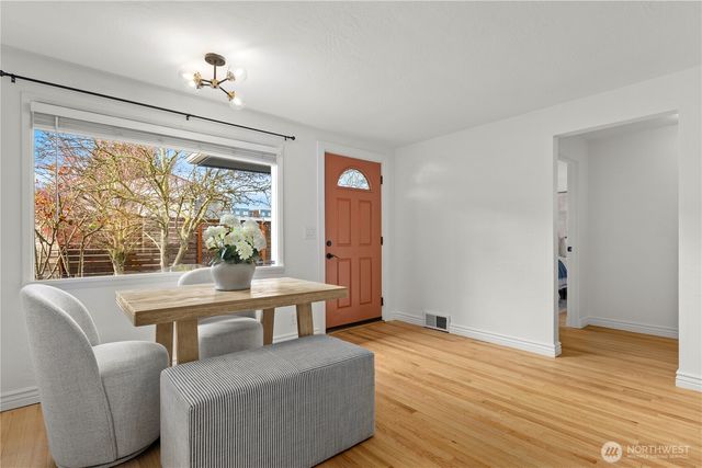 14052 Midvale Avenue N, Seattle, WA 98133