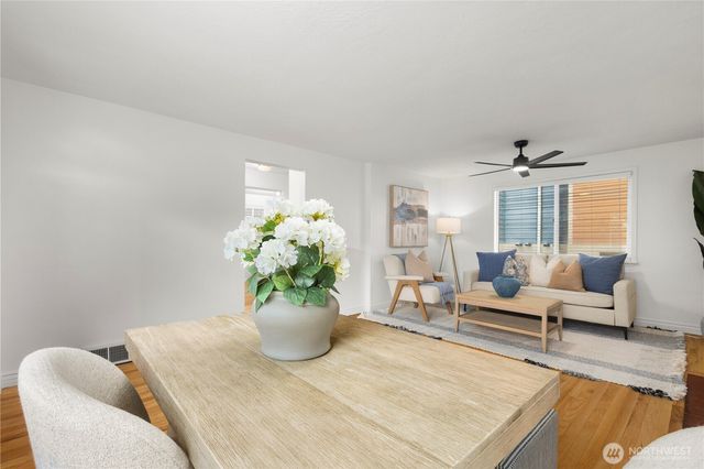 14052 Midvale Avenue N, Seattle, WA 98133