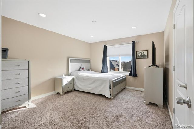 19330 Middle Branch Drive, Macomb, MI 48044