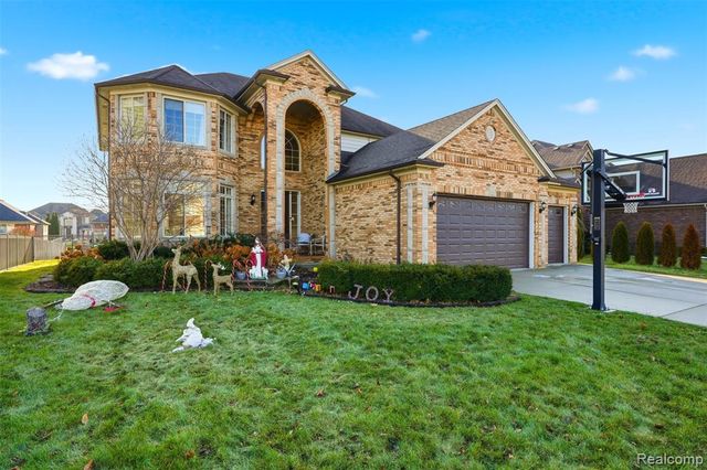 19330 Middle Branch Drive, Macomb, MI 48044