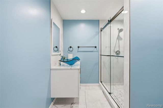 19330 Middle Branch Drive, Macomb, MI 48044