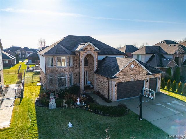 19330 Middle Branch Drive, Macomb, MI 48044