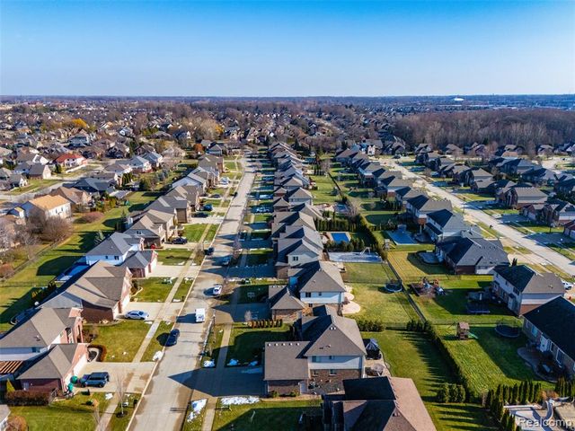 19330 Middle Branch Drive, Macomb, MI 48044