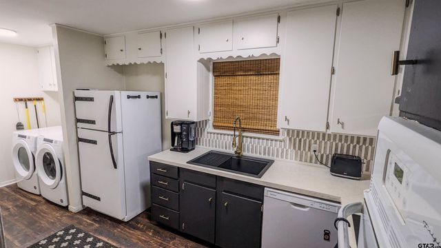 1418 E Dawson, Tyler, TX 75701