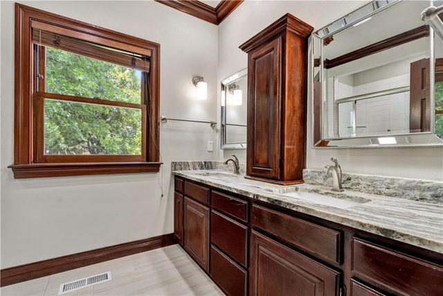 1141 E Ridgeway Drive, Fayetteville, AR 72701