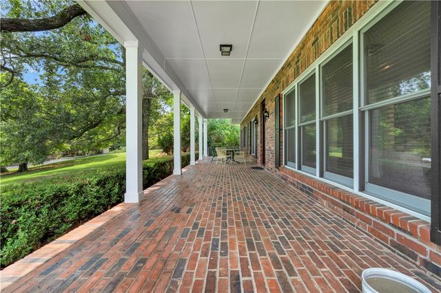 1141 E Ridgeway Drive, Fayetteville, AR 72701