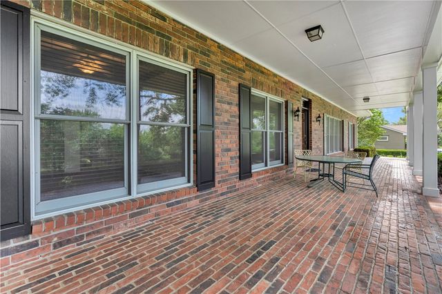 1141 E Ridgeway Drive, Fayetteville, AR 72701