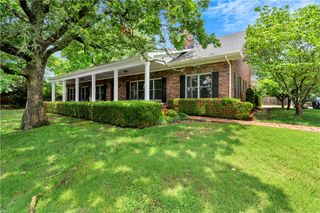 1141 E Ridgeway Drive, Fayetteville, AR 72701