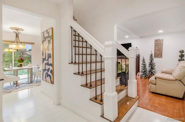 22180 Ivanhoe Lane, Southfield, MI 48034