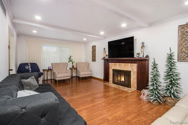 22180 Ivanhoe Lane, Southfield, MI 48034