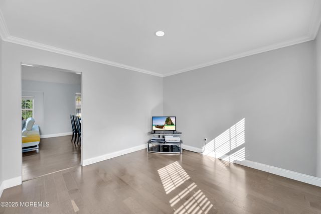 1521 Neptune Avenue, Beachwood, NJ 08722