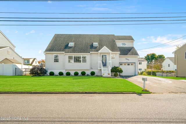 1521 Neptune Avenue, Beachwood, NJ 08722