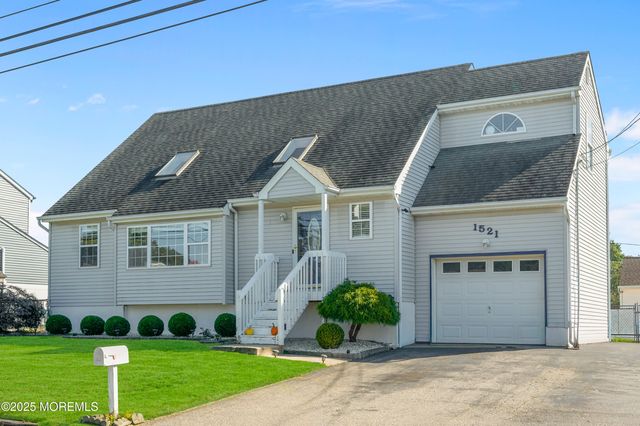 1521 Neptune Avenue, Beachwood, NJ 08722