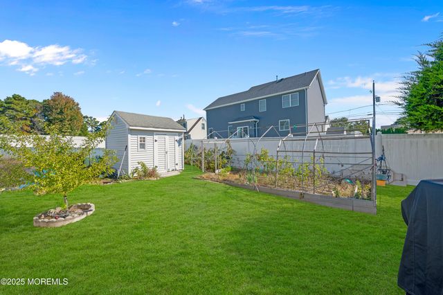 1521 Neptune Avenue, Beachwood, NJ 08722
