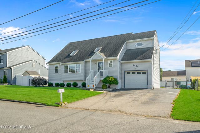 1521 Neptune Avenue, Beachwood, NJ 08722
