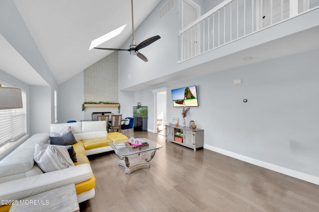 1521 Neptune Avenue, Beachwood, NJ 08722