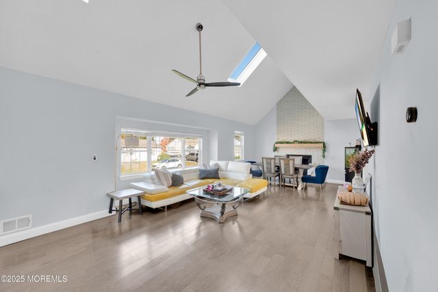 1521 Neptune Avenue, Beachwood, NJ 08722