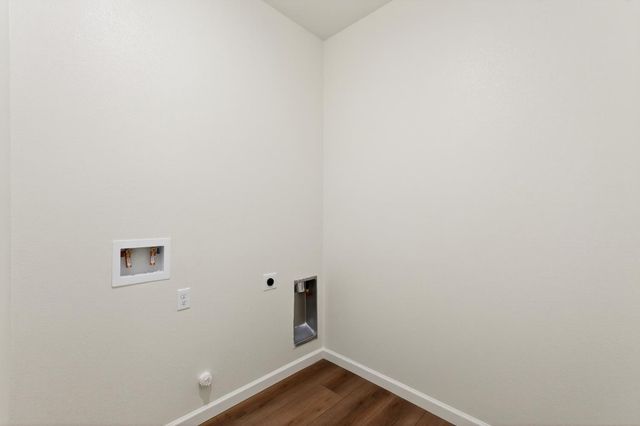 1193 Magnolia Court W, Madera, CA 93636