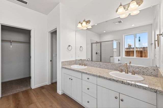 1193 Magnolia Court W, Madera, CA 93636