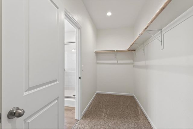 1193 Magnolia Court W, Madera, CA 93636