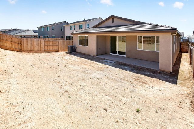 1193 Magnolia Court W, Madera, CA 93636