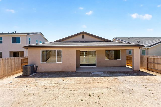 1193 Magnolia Court W, Madera, CA 93636
