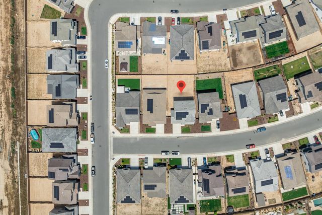 1193 Magnolia Court W, Madera, CA 93636
