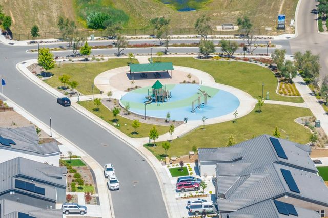 1193 Magnolia Court W, Madera, CA 93636