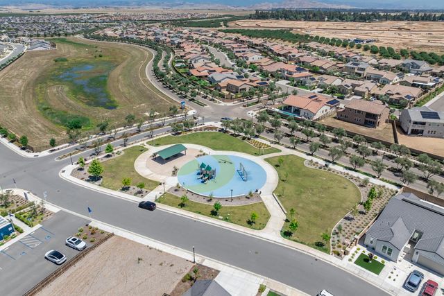 1193 Magnolia Court W, Madera, CA 93636