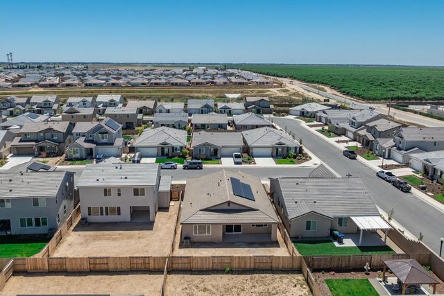 1193 Magnolia Court W, Madera, CA 93636