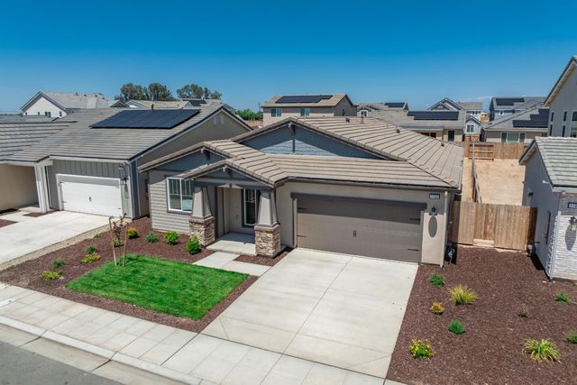 1193 Magnolia Court W, Madera, CA 93636