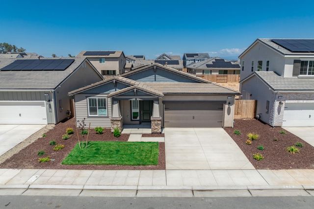 1193 Magnolia Court W, Madera, CA 93636