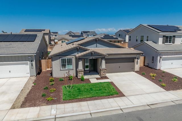 1193 Magnolia Court W, Madera, CA 93636