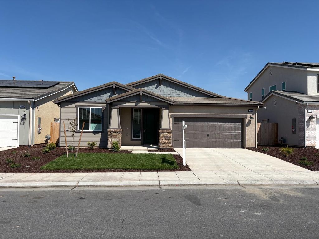 Image 2 of property listing at 1193 Magnolia Court W, Madera, CA 93636