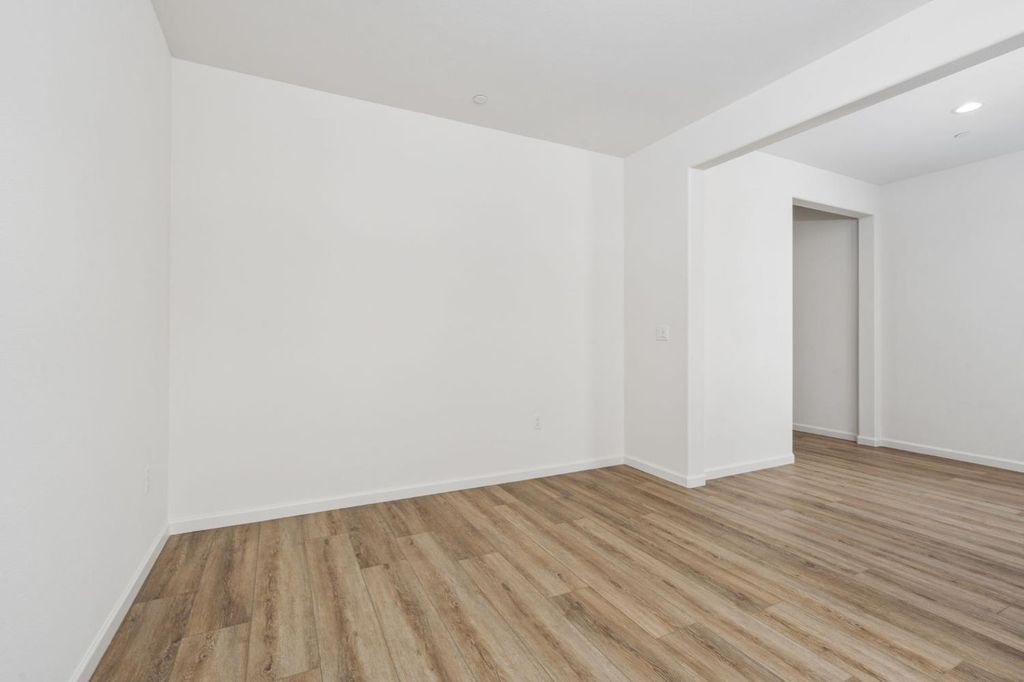 Image 4 of property listing at 1193 Magnolia Court W, Madera, CA 93636